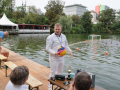 3Schiedsgericht-mit-Pokal